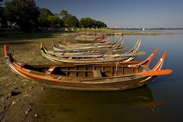 Boats on lake between Kyauktawgyi Paya and Taungthaman village, Myanmar (Burma)
