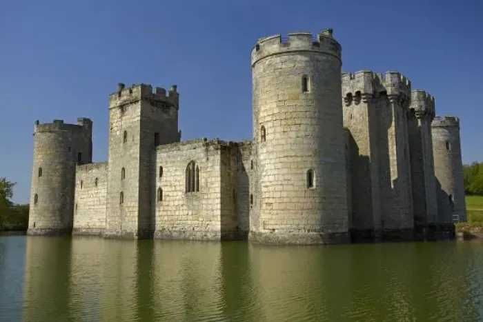 Framed Print : Bodiam Castle (1385), reflected in moat, East Sussex, England