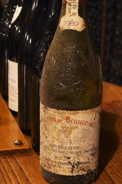 Bottle of Chateau de Beaucastel Chateauneuf-du-Pape 1989 of Domaine de Beaucastel