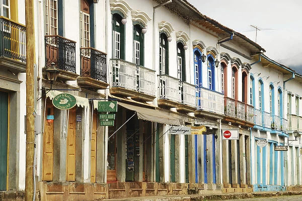Brazil, Minas Gerais, Mariana, street with colorful colonial residential buildings
