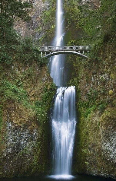 Bridge across Multnomah Falls, Columbia River Gorge, Oregon, USA