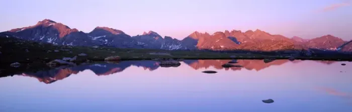Framed Print : BRIDGER WILDERNESS, WYOMING. USA. Peaks of the Continental Divide reflected in tarn at sunset Framed Print : BRIDGER WILDERNESS, WYOMING. USA. Peaks of the Continental Divide reflected in tarn at sunset