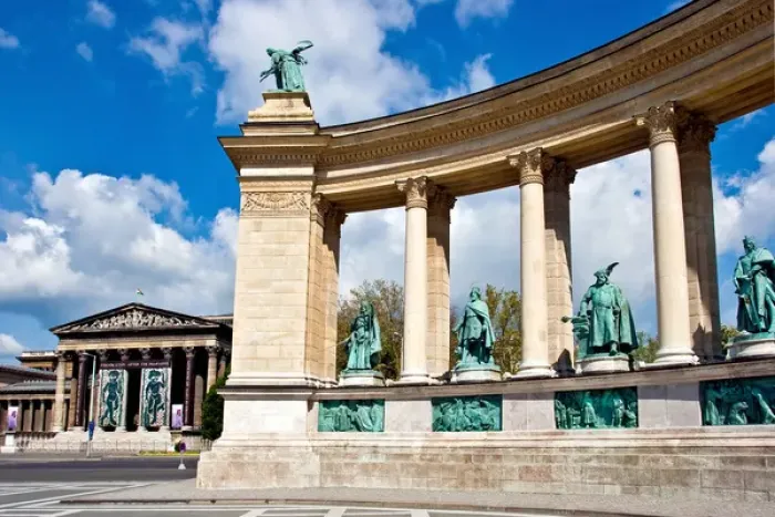 Framed Print : Budapest, Hungary, Heroes Square and the Museum of Fine Arts (Szepmuveszeti Muzeum)