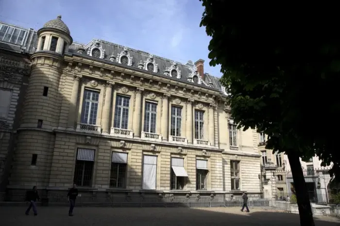 Framed Print : The building of Cabinet des Medailles et Monnaies a department of the Bibliotheque