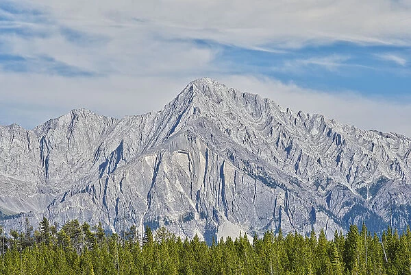 Canada, Alberta, Banff National Park. Mount Ishbel landscape
