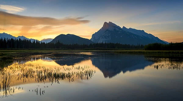 Canada, Alberta, Banff, Vermillion Lakes, Mount Rundle sunrise reflection