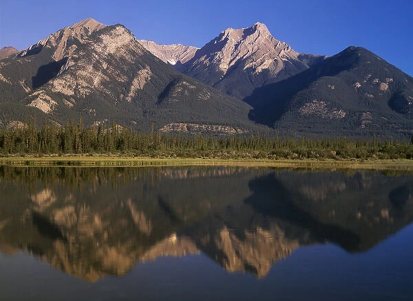 Canada, Alberta, View of Canadian rockies at Jasper National Park