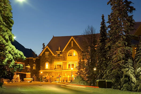 Canada, Banff, Banff Springs Hotel in evening light