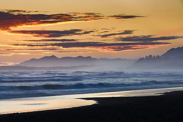 Canada, British Columbia, Tofino. Wickaninnish beach sunset