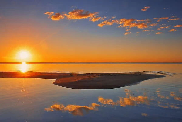 Canada, Manitoba, Matlock. Sunrise on Lake Winnipeg. Credit as