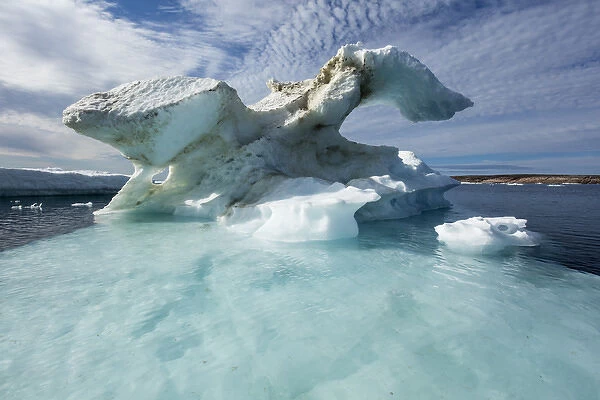Canada, Nunavut Territory, Repulse Bay, Melting icebergs in Harbour Islands in Hudson