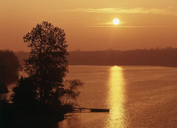 Canada, Ontario, London, View of Fanshawe Lake at sunrise