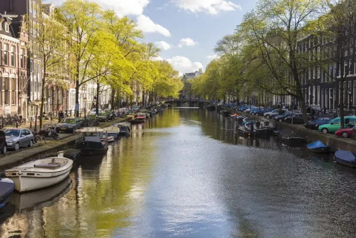 Framed Print : Canal, central Amsterdam, Netherlands Framed Print : Canal, central Amsterdam, Netherlands