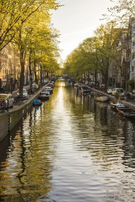 Framed Print : Canal, central Amsterdam, Netherlands Framed Print : Canal, central Amsterdam, Netherlands