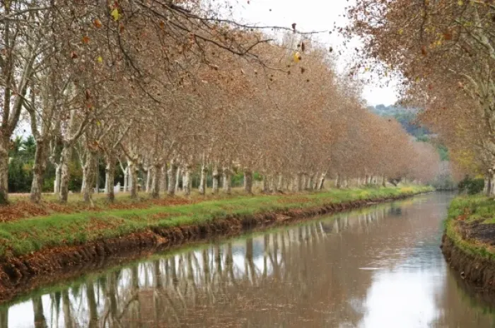 Framed Print : Canal du Midi. Argens-Minervois. Languedoc. France. Europe Framed Print : Canal du Midi. Argens-Minervois. Languedoc. France. Europe