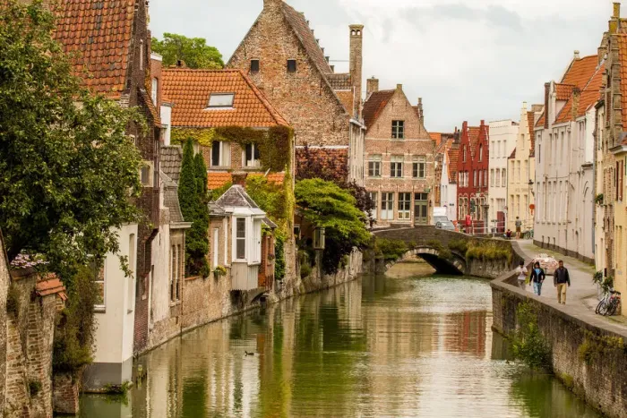 Framed Print : Canal scene, Bruges, West Flanders, Belgium Framed Print : Canal scene, Bruges, West Flanders, Belgium
