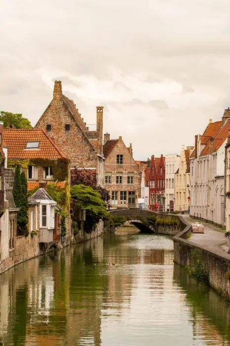 Framed Print : Canal scene, Bruges, West Flanders, Belgium Framed Print : Canal scene, Bruges, West Flanders, Belgium