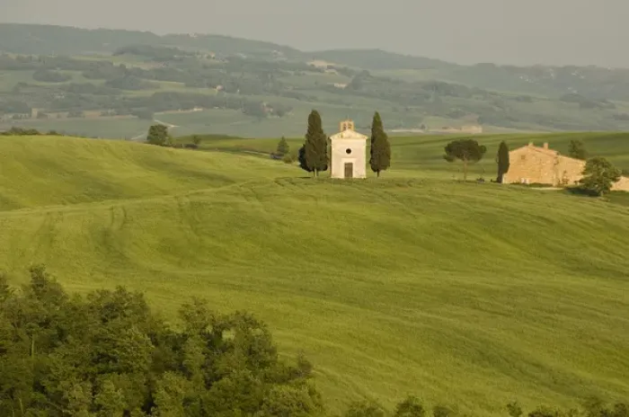 Framed Print : Cappella di Vitaleta (Vitaleta Chapel) near Pienza, Val d Orcia, Siena province