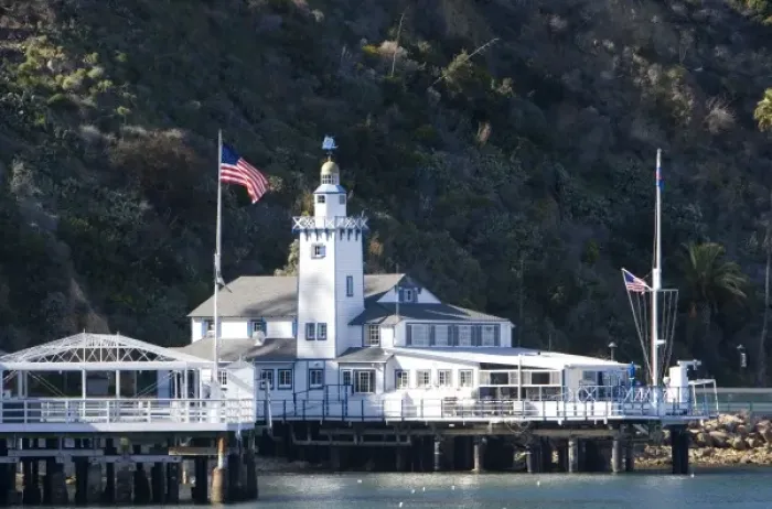 Framed Print : The Catalina Yacht Club in Avalon Harbor on Catalina Island, California, USA Framed Print : The Catalina Yacht Club in Avalon Harbor on Catalina Island, California, USA