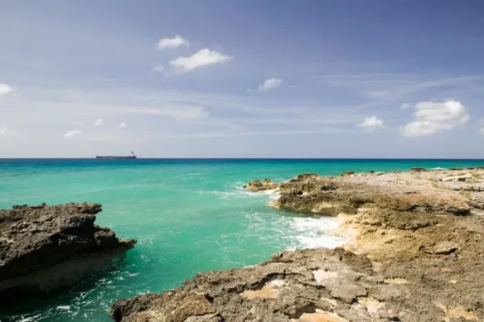 Framed Print : CAYMAN ISLANDS - GRAND CAYMAN - Georgetown: Ocean View at Smith Cove Framed Print : CAYMAN ISLANDS - GRAND CAYMAN - Georgetown: Ocean View at Smith Cove