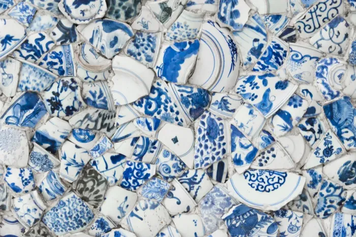 Framed Print : Ceiling decorated with blue and white chinaware in the Porcelain House (also known as China House)