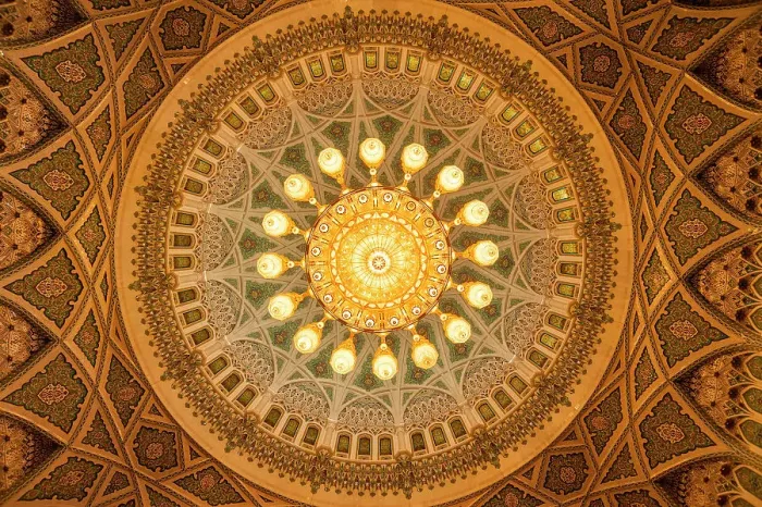 Framed Print : The ceiling of the men's prayer room in the Sultan Qaboos Grand Mosque, Muscat, Oman