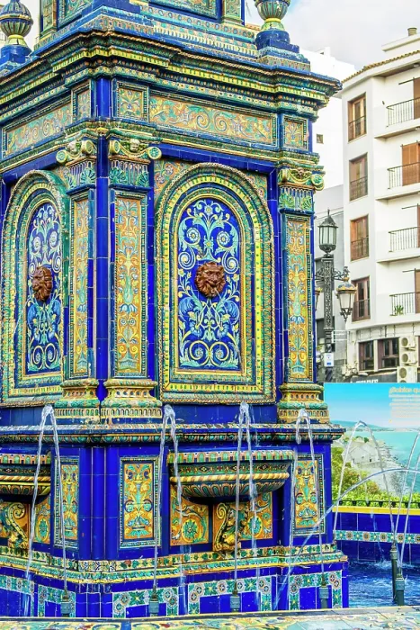 Framed Print : Central fountain, Plaza Alta main square, Algeciras, Spain