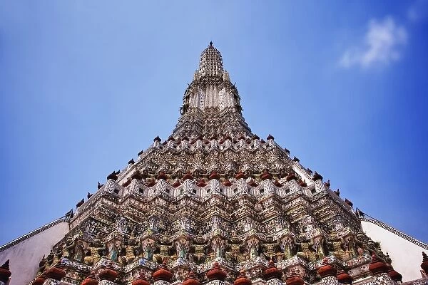 Central prang or tower of Wat Arun, is the mythical Mount Meru, Bangkok, Thailand