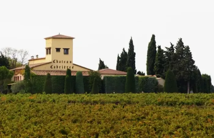 Framed Print : Chateau Cabrieres and vineyards. Chateauneuf-du-Pape Chateauneuf, Vaucluse, Provence