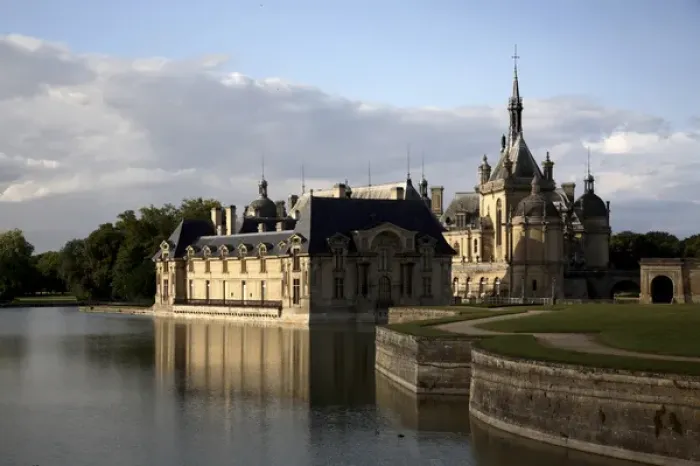 Framed Print : Chateau de Chantilly. Chantilly. France Framed Print : Chateau de Chantilly. Chantilly. France