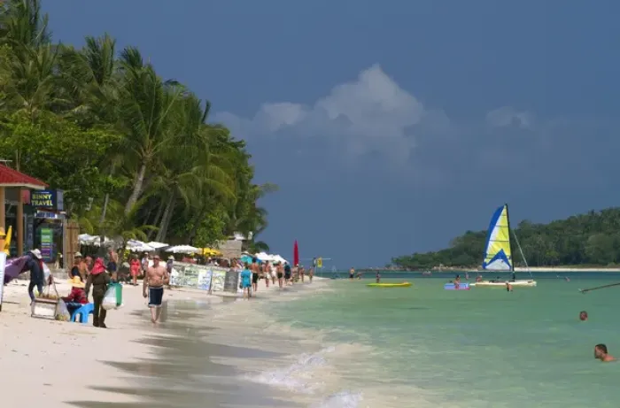 Framed Print : Chaweng beach and the Gulf of Thailand on the island of Ko Samui, Thailand