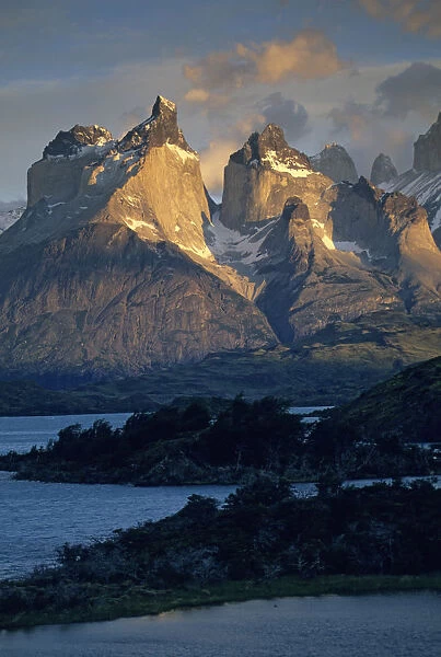 Chile, Patagonia, Torres del Paine National Park, Cuernos, (Horns), del Paine, at dawn