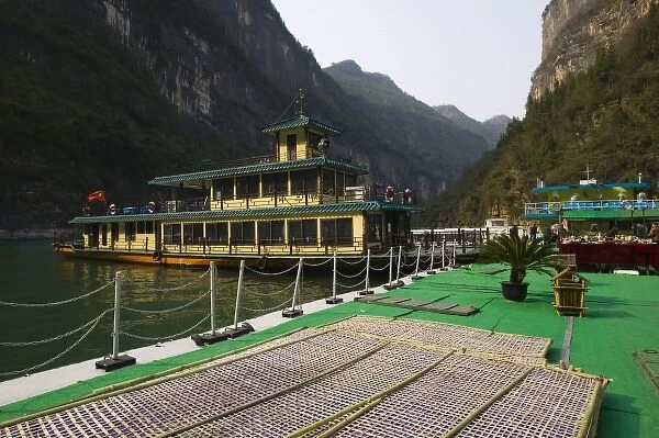 CHINA, Chongqing Province, Wushan. Riverboat Port at Little Three Gorges Staging Point