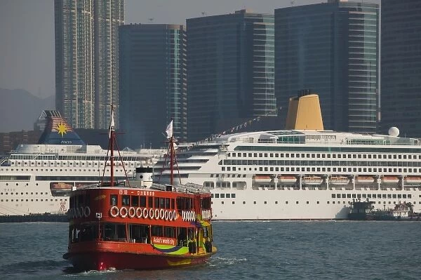 CHINA, Hong Kong. Central, Star Ferry and Victoria Harbour