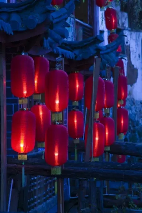 Framed Print : CHINA, Yunnan Province, Lijiang. Old Town, Xinhua Jie restaurant street, red lanterns, evening Framed Print : CHINA, Yunnan Province, Lijiang. Old Town, Xinhua Jie restaurant street, red lanterns, evening