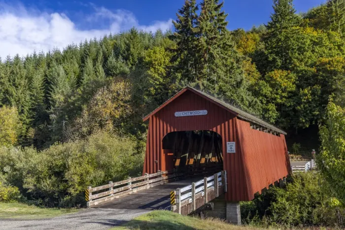 Framed Print : Chitwood Covered Bridge over the Yaquina River in Lincoln County, Oregon, USA Framed Print : Chitwood Covered Bridge over the Yaquina River in Lincoln County, Oregon, USA