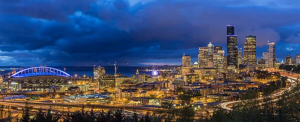 City skyline from Jose Rizal Park in downtown Seattle, Washington, USA
