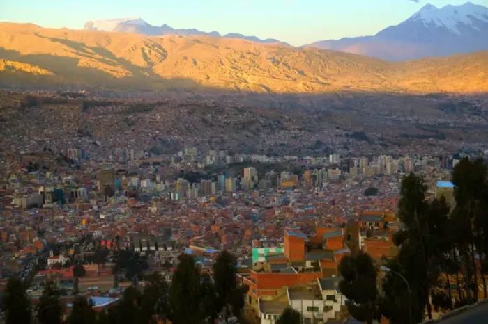Framed Print : Cityscape of La Paz with Andes Mountain, Bolivia