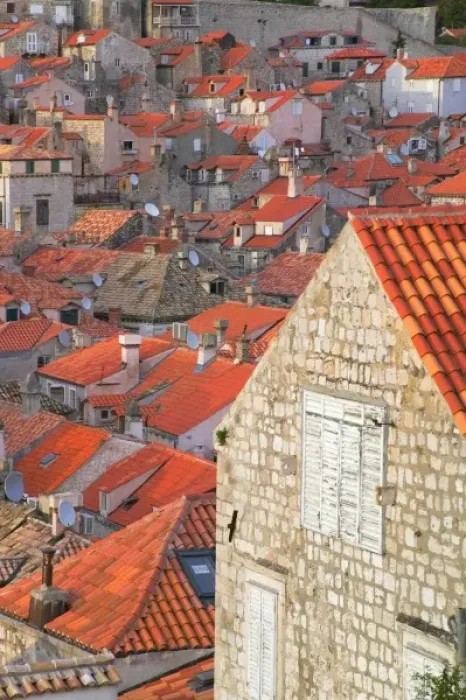 Framed Print : Cityscape of red roof houses in Dubrovnik, Croatia