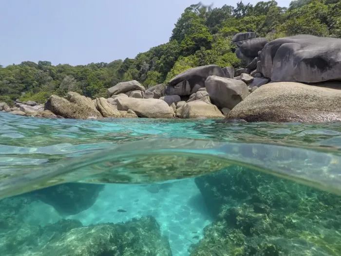 Framed Print : The clear water and rocks of Ko Miang island