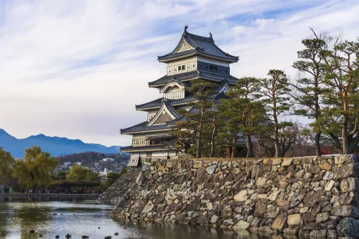 Framed Print : Closeup of the Matsumoto Castle in the golden light of the evening sun, Japan Framed Print : Closeup of the Matsumoto Castle in the golden light of the evening sun, Japan