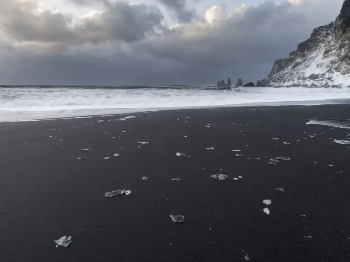 Framed Print : Coast near Vik i Myrdal during winter. Black volcanic beach with the Reynisdrangar sea stacks