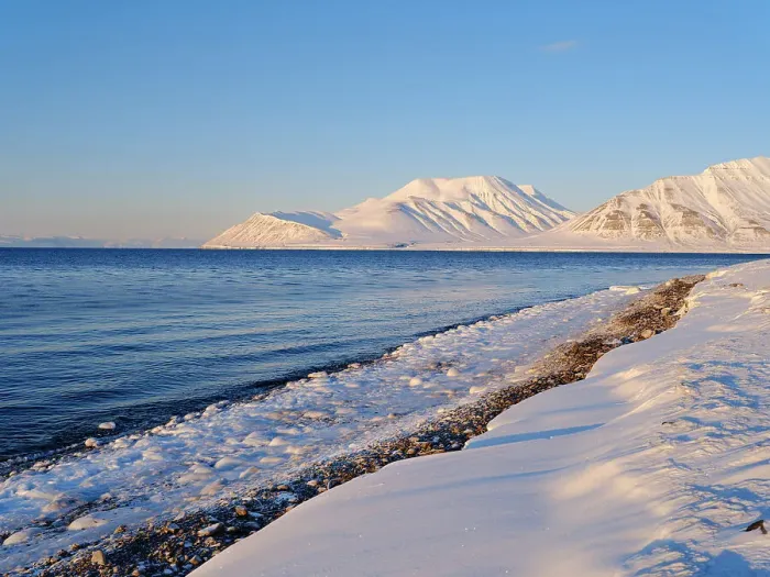 Framed Print : Coastline near Longyearbyen, the capital of Svalbard on the island of Spitsbergen, Norway