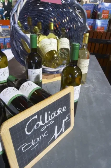 Framed Print : Collioure blanc. Domaine Pietri-Geraud Roussillon. The wine shop and tasting room