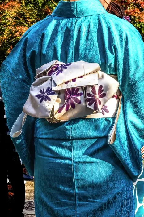 Framed Print : Colorful blue traditional Japanese kimono white obi, Kiyomizu Buddhist Temple, Kyoto, Japan