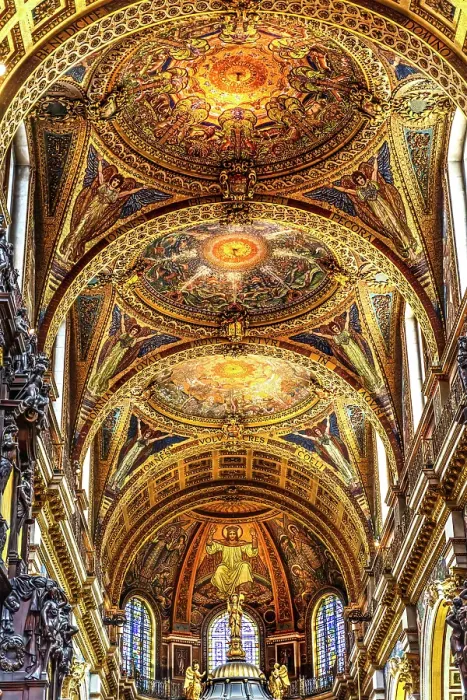 Framed Print : Colorful ceiling over altar, St. Paul's Cathedral, London, England. Architect Christopher Wren. Site of many famous weddings and funerals. (Editorial Use Only)
