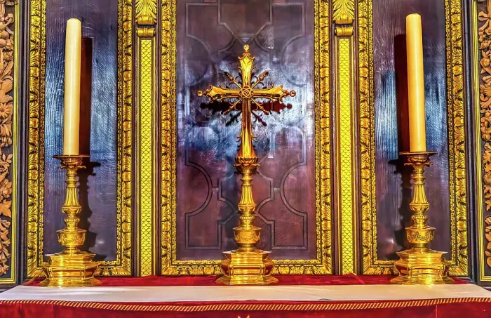 Framed Print : Colorful Golden cross, St. Paul's Cathedral, London, England. Architect Christopher Wren. Site of many famous weddings and funerals. (Editorial Use Only) Framed Print : Colorful Golden cross, St. Paul's Cathedral, London, England. Architect Christopher Wren. Site of many famous weddings and funerals. (Editorial Use Only)