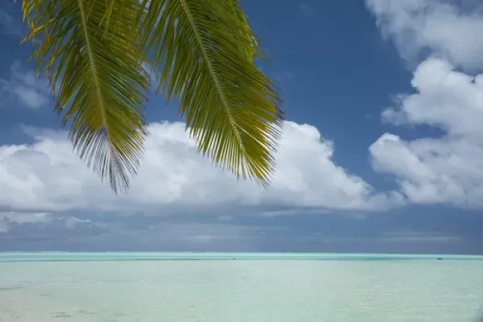 Framed Print : Cook Islands, Aitutaki (aka Araura). One Foot Island, a small motu or Framed Print : Cook Islands, Aitutaki (aka Araura). One Foot Island, a small motu or