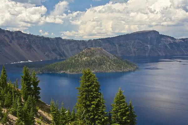Crater Lake and Wizard Island; Crater Lake National Park; Oregon; USA