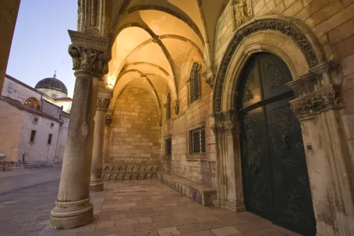 Framed Print : CROATIA, Dubrovnik. Archway inside the walled city Framed Print : CROATIA, Dubrovnik. Archway inside the walled city